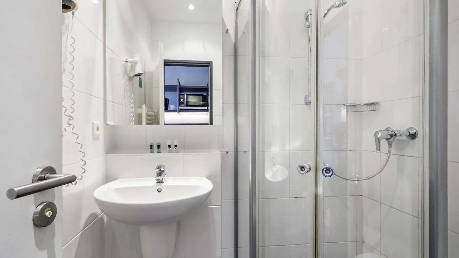 Hotel Luetzow Берлин 3*,  Германия