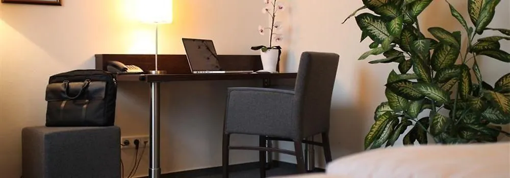 ברלין Hotel Luetzow 3*,